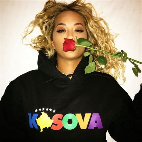 Rita Ora I Uron Fat Komb Tares S Kosov S Zgjedh Foton Prek Se Dhe Me