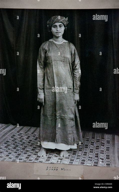 Picture Of Maldivian Woman In Traditional Costume Male The Maldives