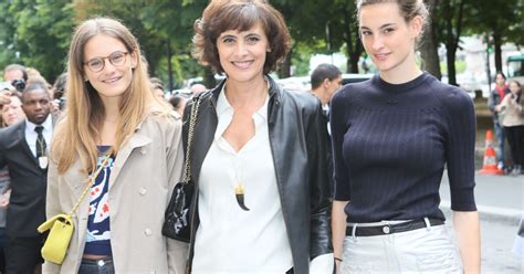 Inès de la Fressange fière maman de Violette et Nine Elles m