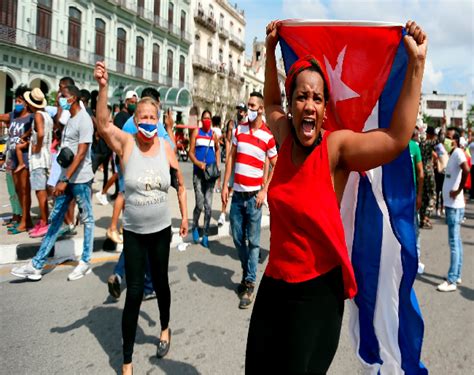 Cientos De Personas Protestan En Santiago De Cuba Por La Falta De