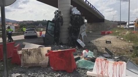 Accidente De Un Autobús De Alsa Deja 5 Muertos Y 15 Heridos En Avilés Vídeo Dailymotion