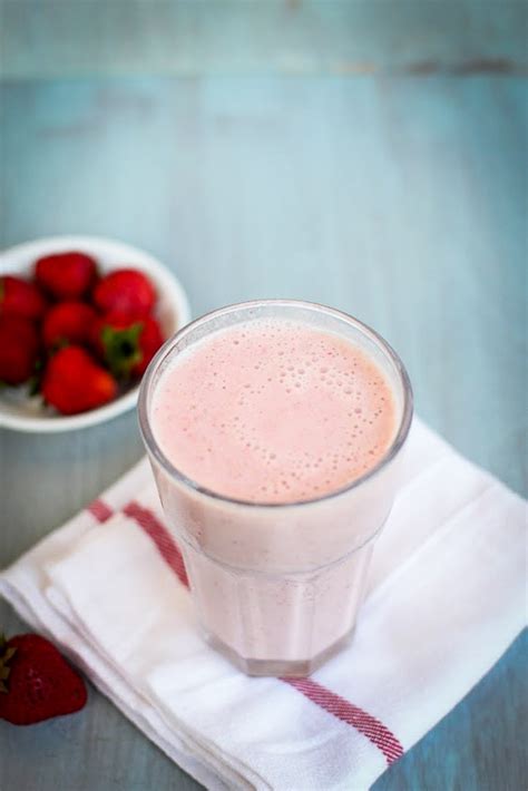 Strawberry Banana Oatmeal Smoothie Forks N Knives