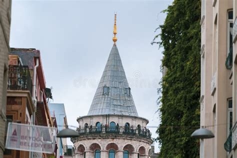 ISTANBUL TURKEY December 2022 Galata Tower In The Foggy Morning