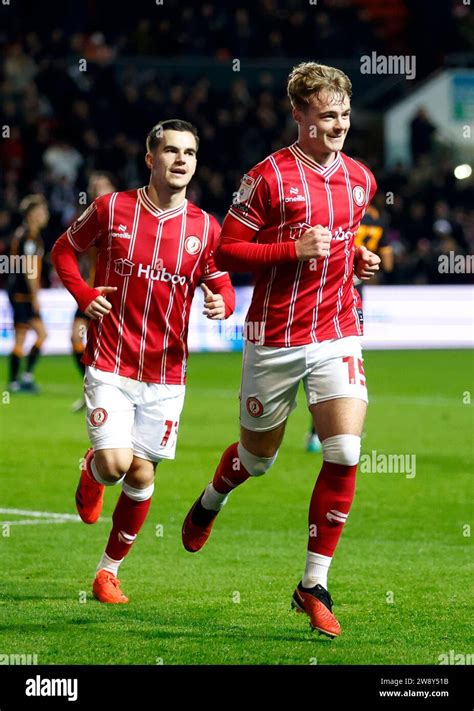 Bristol City S Tommy Conway Right Celebrates Scoring Their Side S