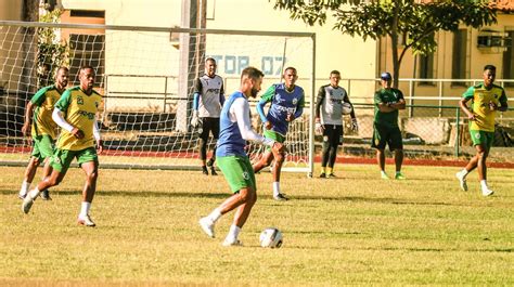 treino de ataque x defesa Tonet define quem será o trio substituto