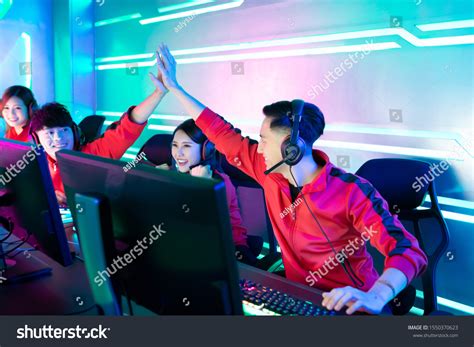 Asian Gamer Over 14 169 Royalty Free Licensable Stock Photos