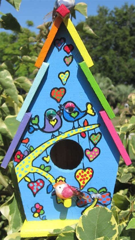 Bird House Colors That Attract Birds