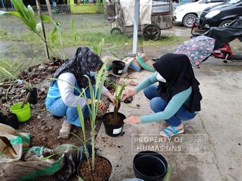 Peduli Ketahanan Pangan Tim Kkn Uns Gelar Pelatihan Hidroponik Sistem