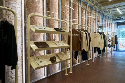 Todo lo que aprendió esta millennial de Nude Project el templo de moda de la Generación Z