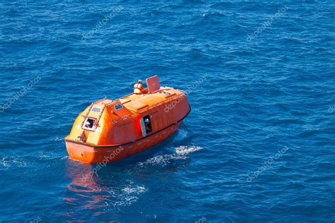 Bateau de sauvetage ou de sauvetage en mer sécurité de la mission en