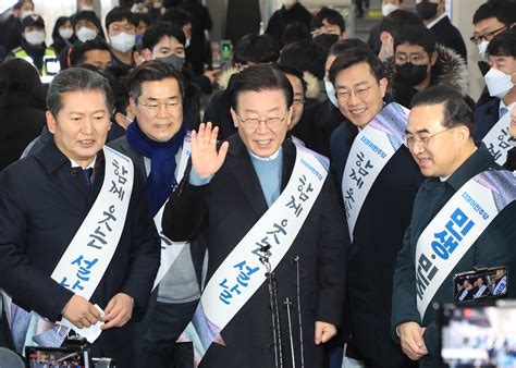 민주당 용산역 찾아 귀성길 인사이후 구룡마을 화재현장 방문 네이트 뉴스