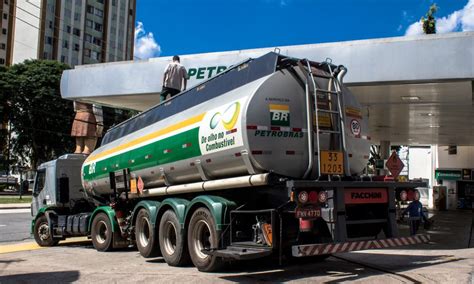 Petrobras reajusta preços do diesel em 14 26 Gasolina também sobe