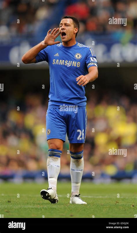 Chelsea captain John Terry shouts directions to his players Stock Photo - Alamy