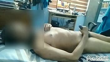 Masturbación y descarga viendo porno XVIDEOS