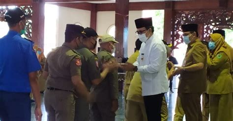 Hari Pertama Masuk Kerja Setelah Libur Lebaran Bupati Pamekasan Ajak