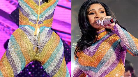 Cardi B Suffers Embarrassing Wardrobe Malfunction Youtube