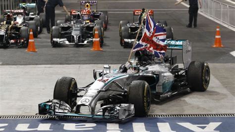 Olhos no retrovisor Hamilton conquistava seu segundo título na F1 há