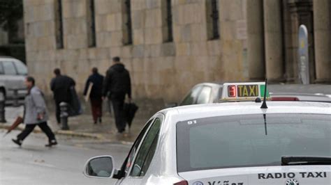 Los taxistas de Santiago en contra de la concesión de 29 licencias