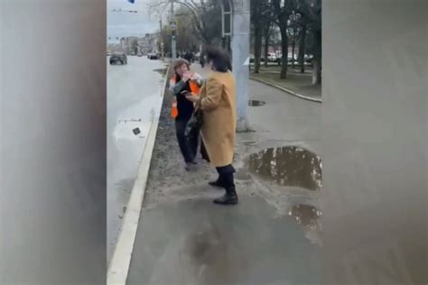 В Иванове пассажирка избила водительницу троллейбуса и попала на видео ...