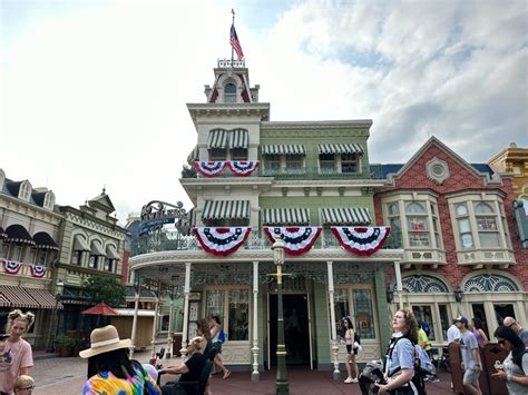 PHOTOS Patriotic Bunting On Main Street U S A In Magic Kingdom For