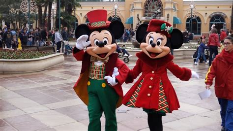 Mickey And Minnie Wish You A Merry Christmas 2015 At Disneyland Paris