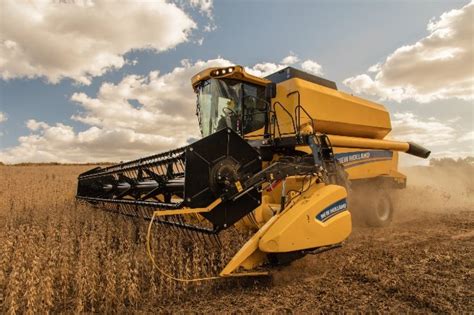 New Holland lança nova linha de colheitadeiras TC e TX Revista Globo