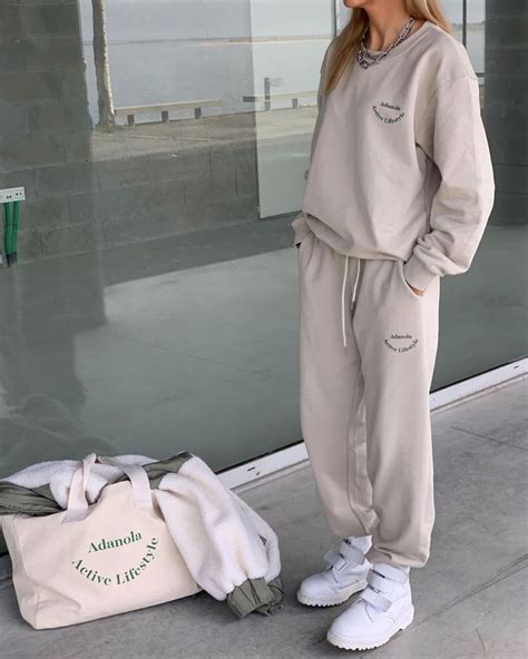 Pin di Y U W O L 유월 su Daily outfits