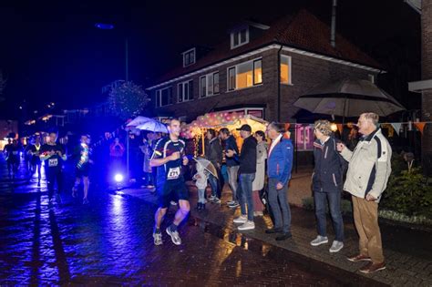 Ruim 650 Lopers Run By Night Barneveld Trotseren De Regen Barneveldse