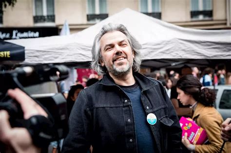 A Paris Linsoumis Aymeric Caron L Preuve Du Vote Social D Mocrate