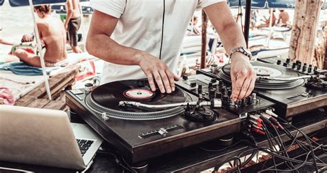 How Much Of A Song Should DJs Play Digital DJ Tips