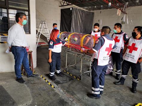 Paramédicos de SCLC conmemoran Día Internacional de la Cruz Roja El