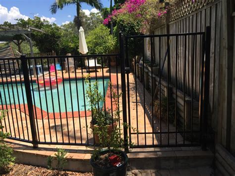 Powder Coated Aluminium | Natural Fencing