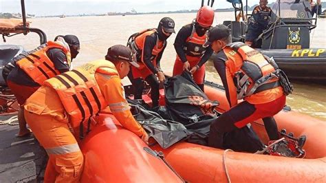 Nahkoda Kapal Tugboat Tenggelam Di Sungai Musi Ditemukan Tewas Terjepit