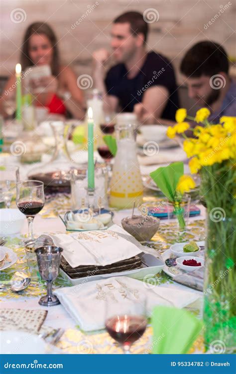 Famiglia Israeliana In Una Cena Di Seder Di Pesach Fotografia