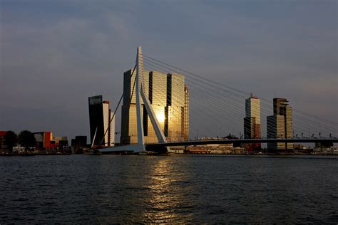 Rotterdam Holand Erasmusbr Cke In Der Abendd Mmerung Dirk Schr Der