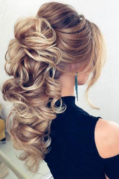 Acconciature Capelli Invitata Matrimonio Bellezza E Stile