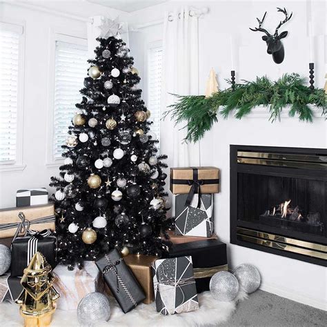 Black is the New Festive: Black Christmas Trees Steal the Spotlight