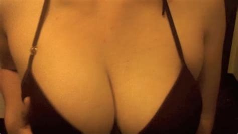 Large Boobs Falling Out Of Bikini No Nudity Kostenlose Pornovideos YouPorn