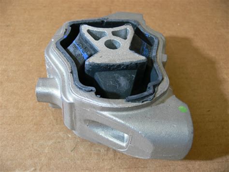 LAND ROVER ENGINE MOUNT INSULATOR LOWER BRACKET LR2 RANGE ROVER EVOQUE ...