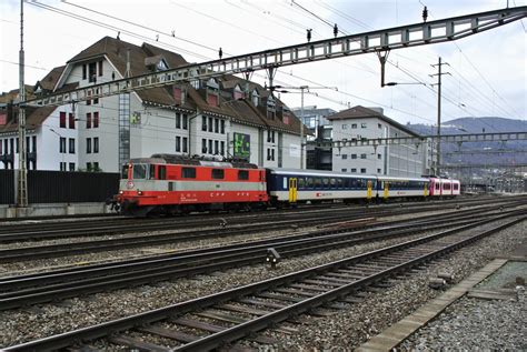 Re 4 4 II 11108 420 108 3 überführte am 02 02 2018 zwei EWI NPZ