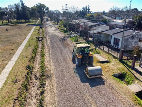 La Municipalidad mejora calles de calzada natural en Barrio Luján en