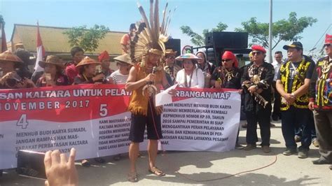 Masyarakat Dayak Kaltara Demo Di Bandara Juwata Ini Tuntutan Mereka