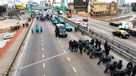 El Puente Pueyrredón Estuvo Colapsado Varias Horas Por Una Protesta De