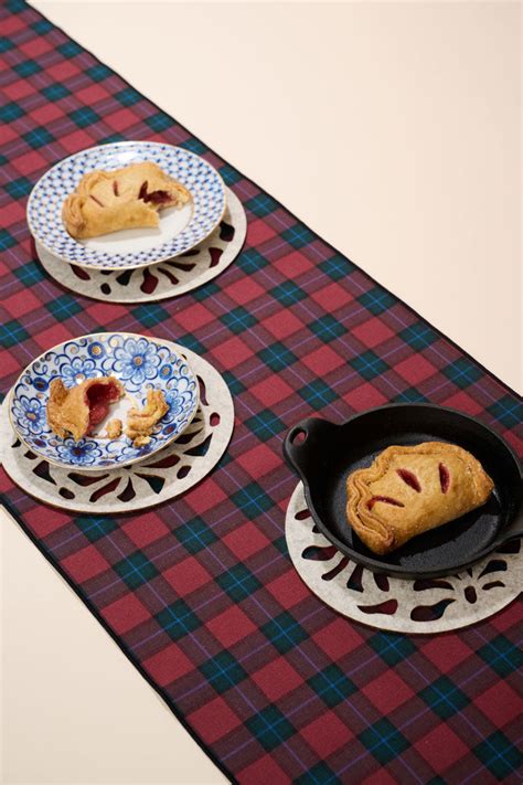 Jubilee Plaid Cloth Table Runner