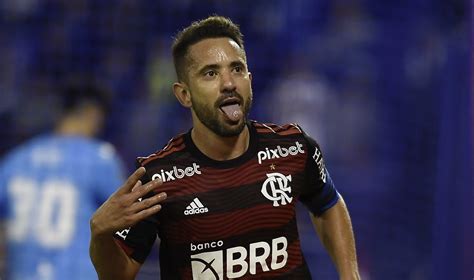 Everton Ribeiro faz publicação em tom de motivação para o Campeonato