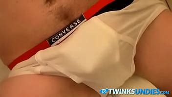 Homo Se Frota La Polla Y Se Corre Sin Quitarse La Ropa Interior XVIDEOS