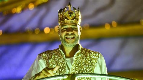 Carnaval Adriano Imperador Desfila Na Camisa Verde E Branco