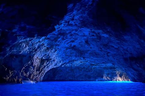 Boat Tour In Capri Italy