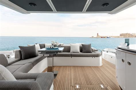 Azimut Yachts apresenta nova versão da Azimut S6 flybridge Confira