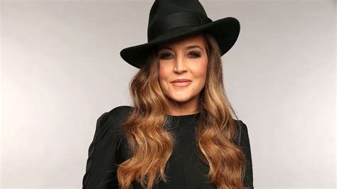 Lisa Marie Presley Singer And Elviss Daughter Dies At 54 Trendradars